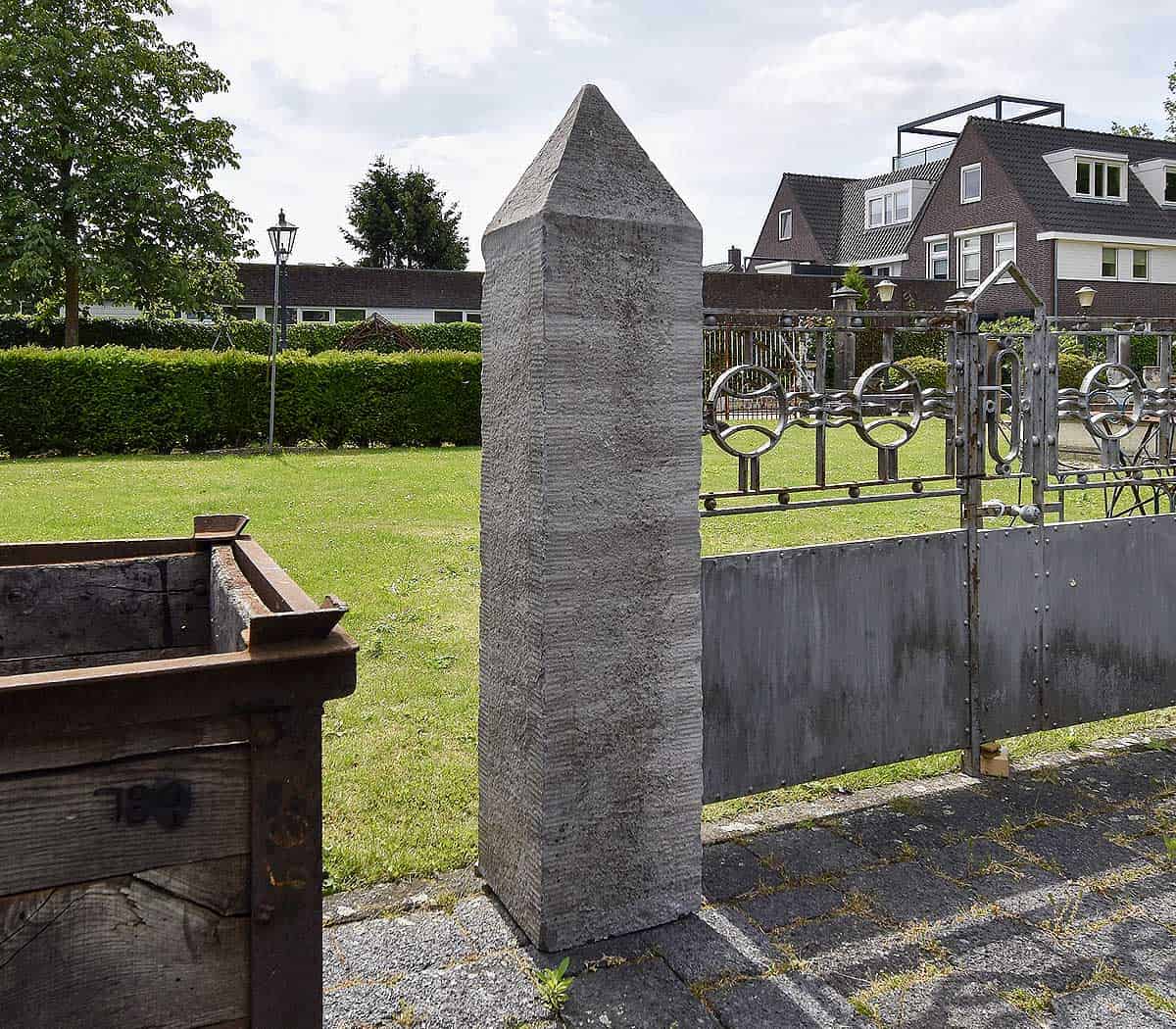 Zandstenen-poortpalen