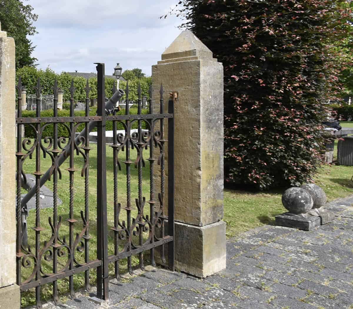 Zandstenen-poortpalen