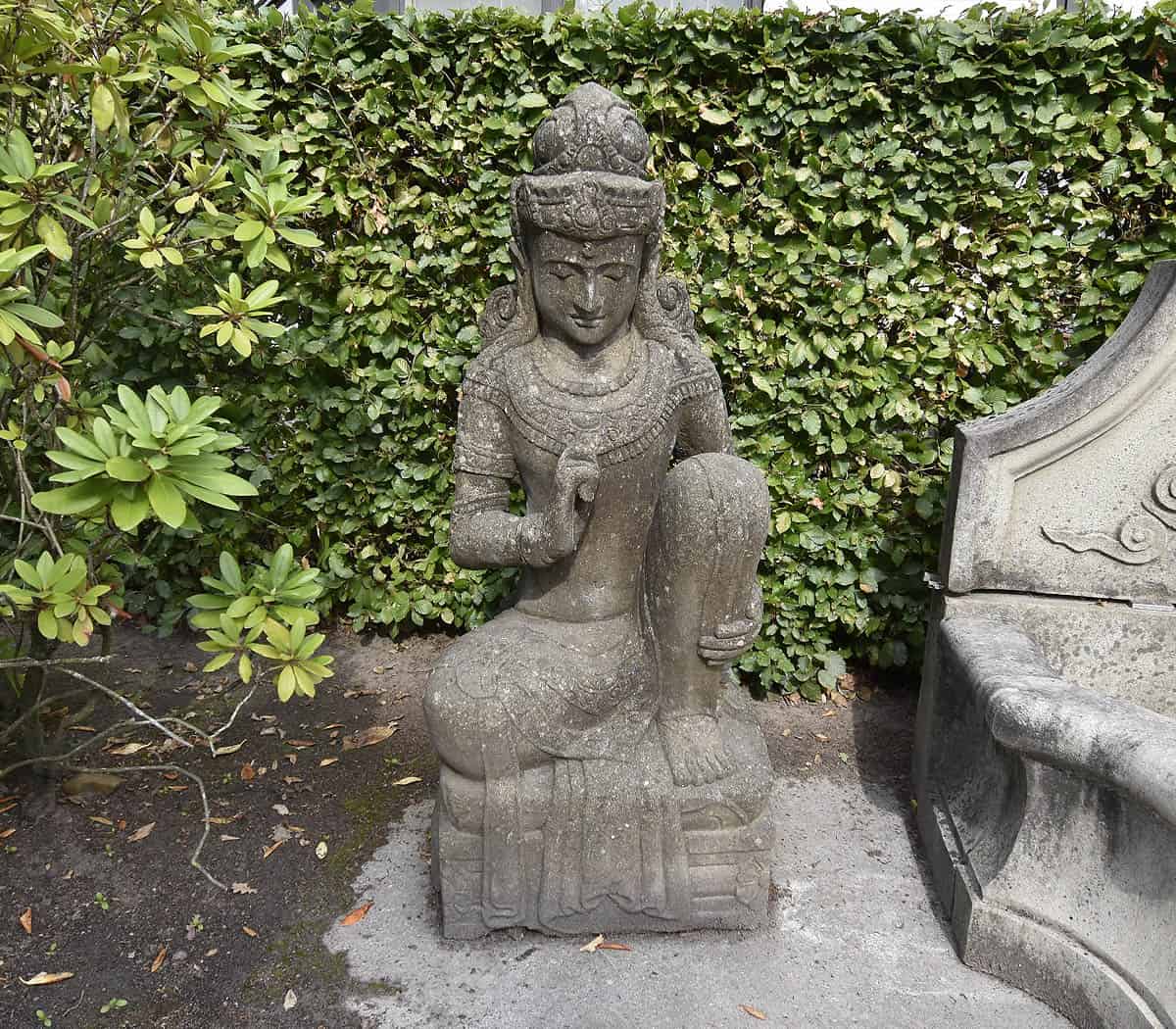 Lavastenen-Boeddha-beeld