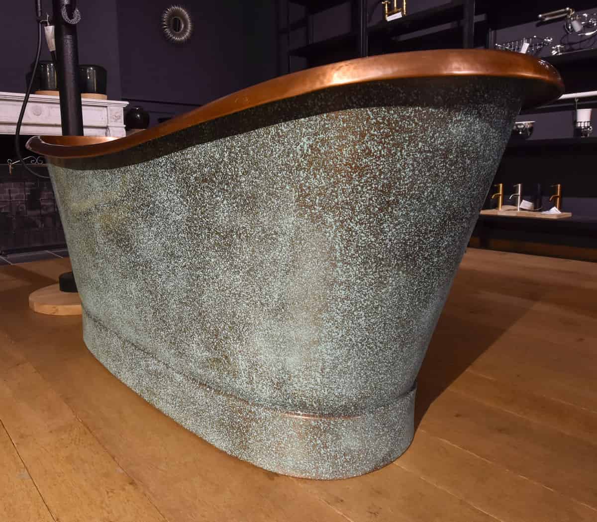 Metaal-met-koperen-Bad