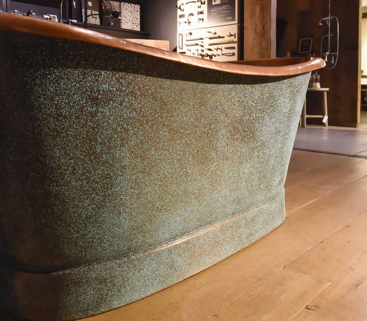 Metaal-met-koperen-Bad