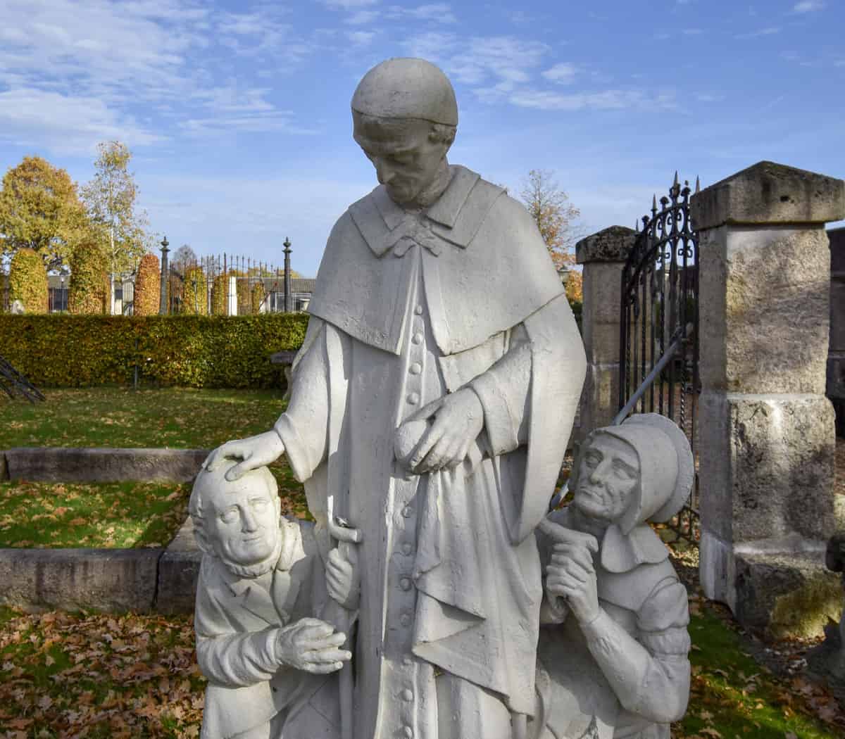 Stenen-beeld-Sinterklaas