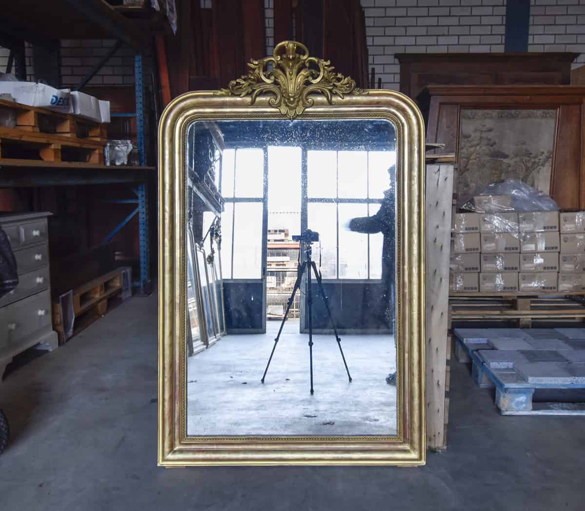 Antieke-spiegel-met-kuif