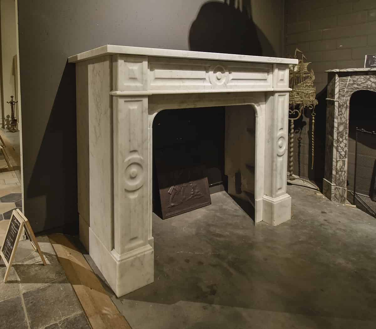 Wit-marmeren-ombouwschouw