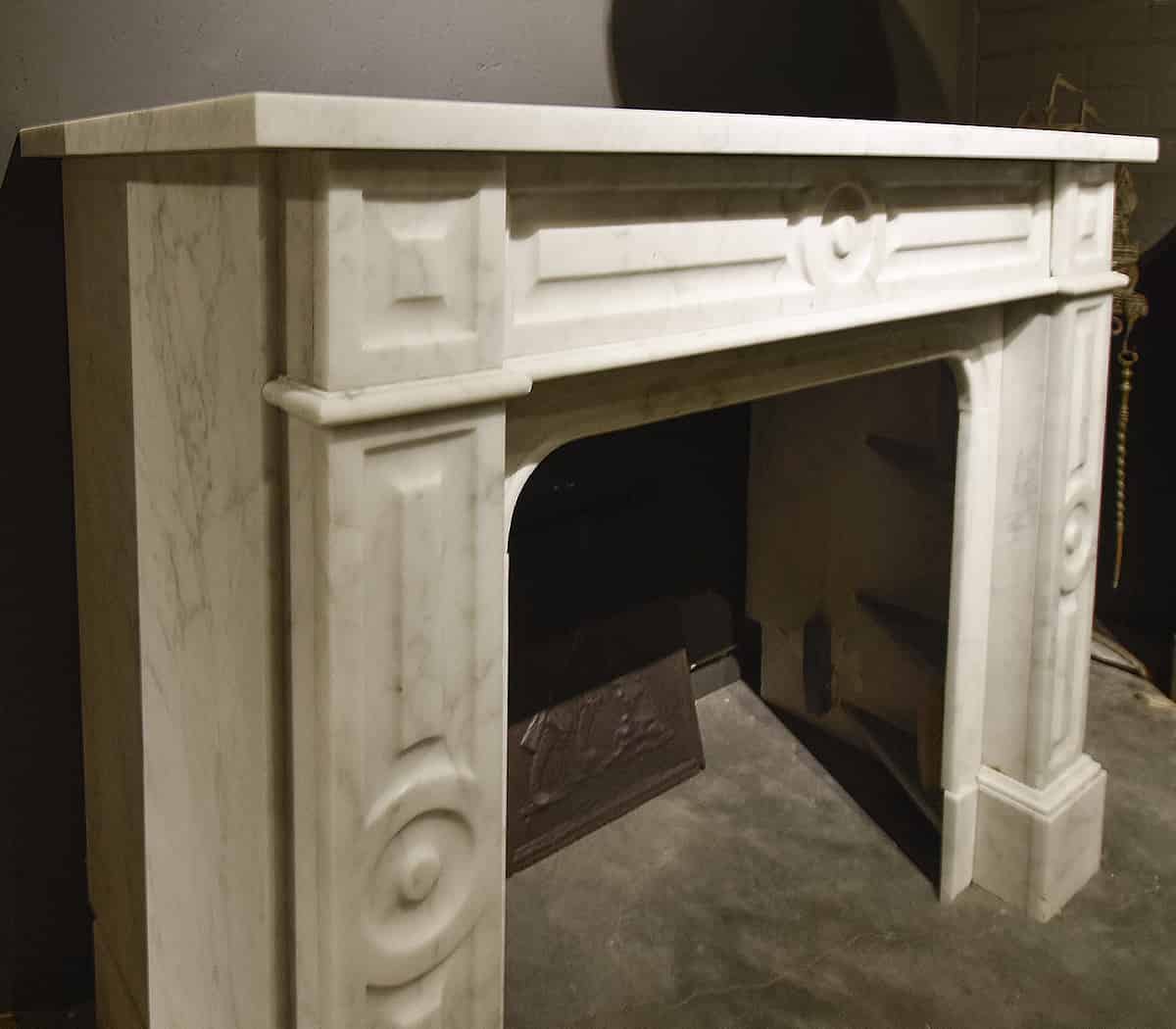 Wit-marmeren-ombouwschouw