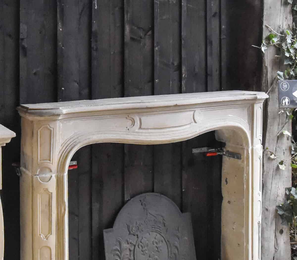 Zandstenen-voorzetschouw