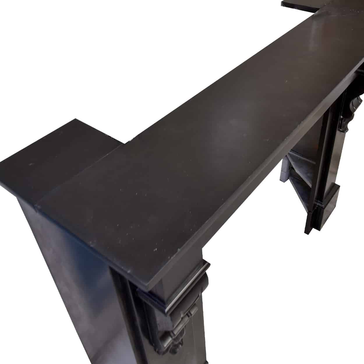 Zwart-marmeren-modillion-voorzetschouw