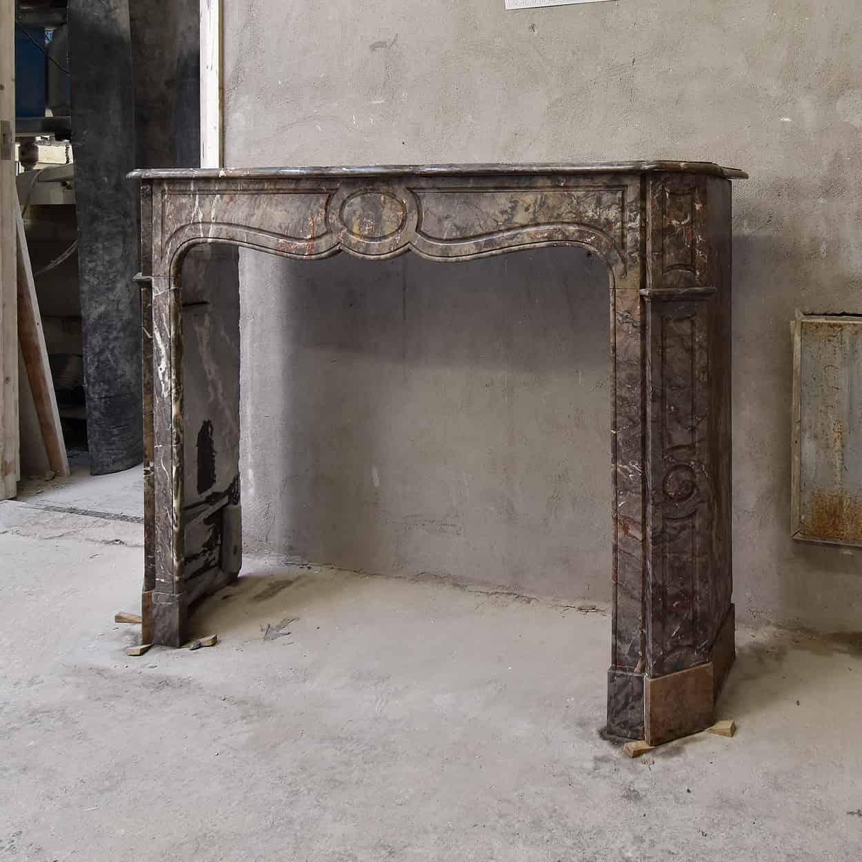 Marmeren-Pompadour-voorzetschouw