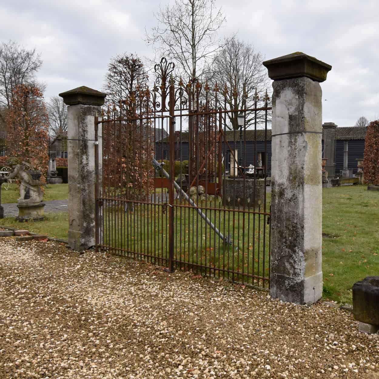 Zandstenen-poortpalen