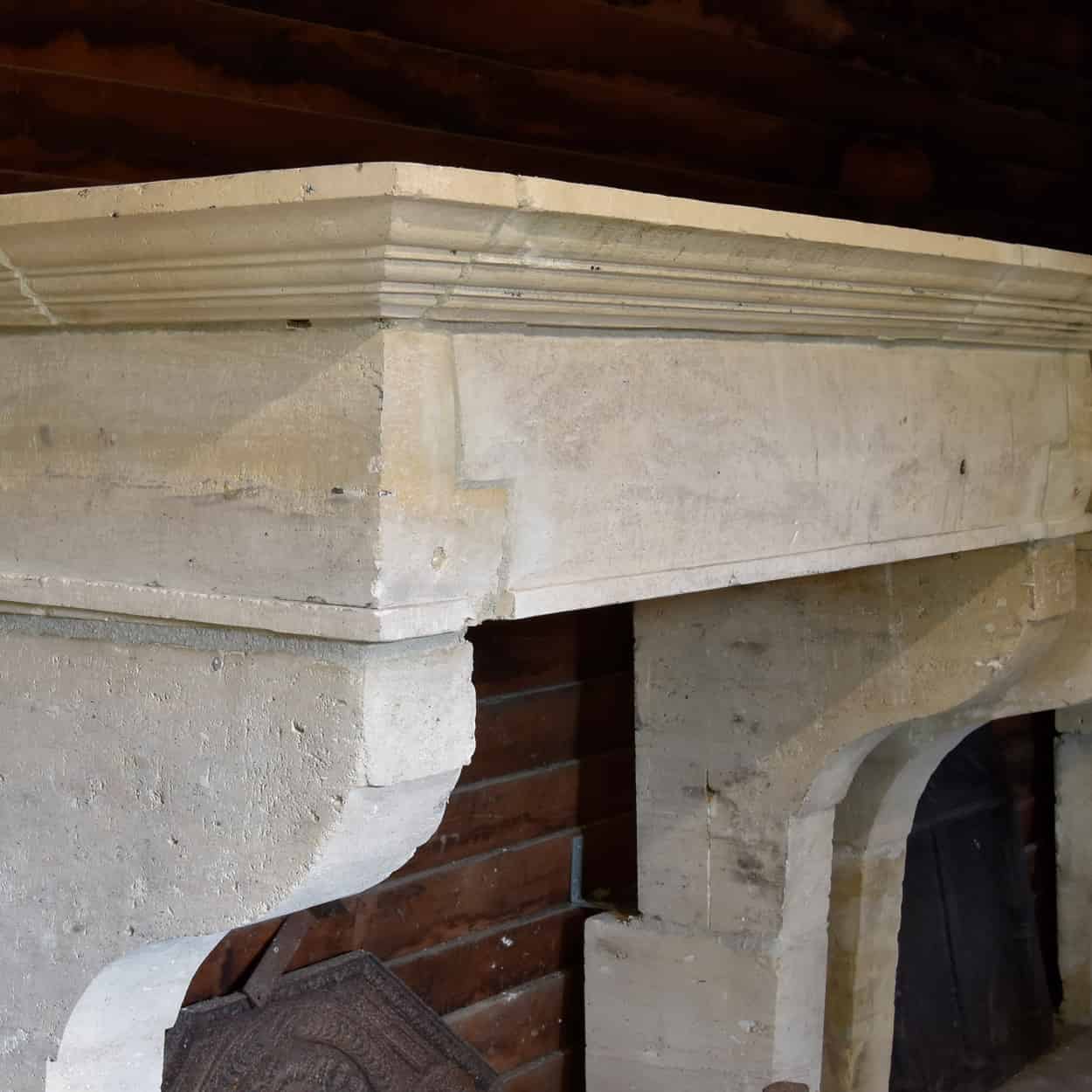 Zandstenen-Louis-XIII-ombouwschouw