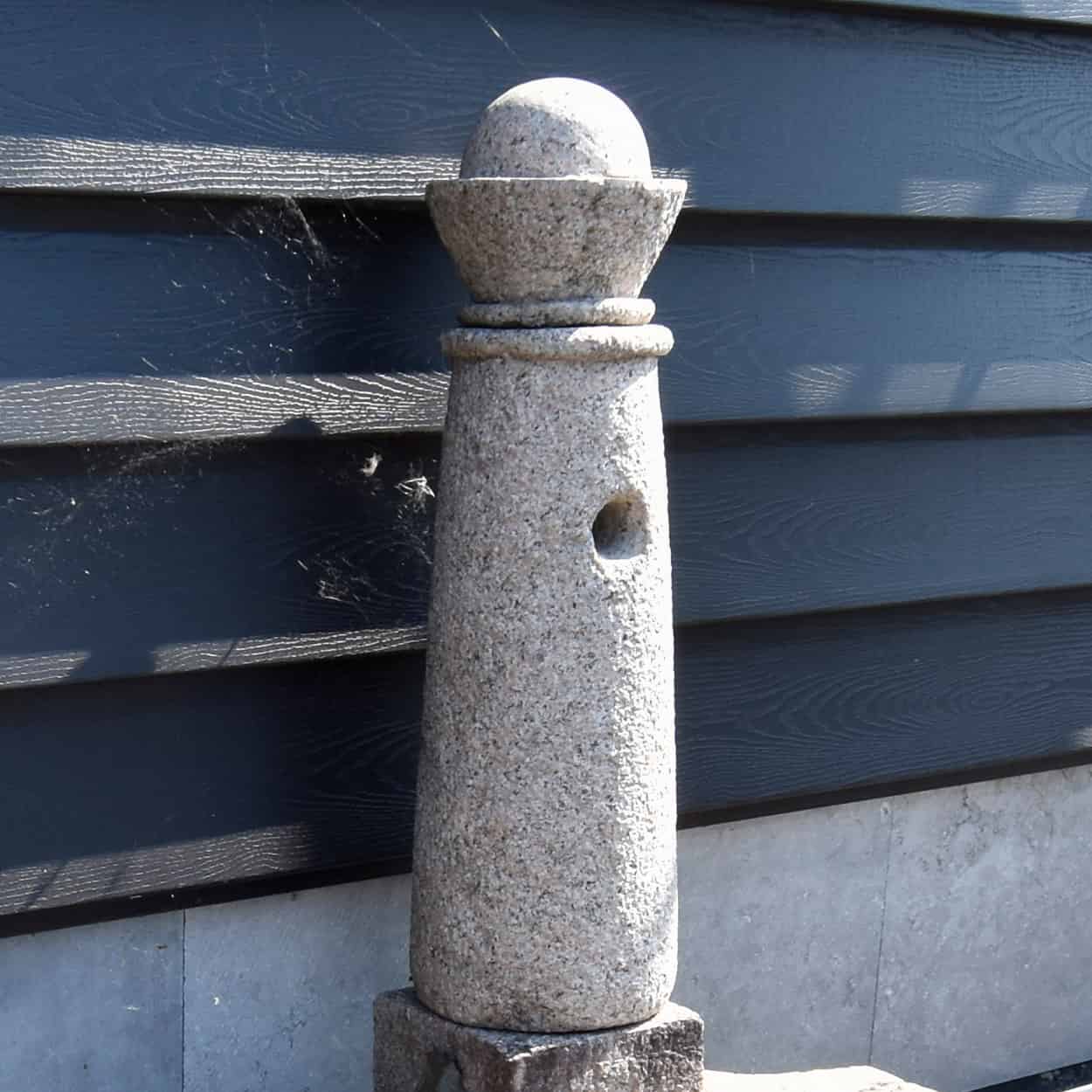 Kleine-granieten-wandfontein
