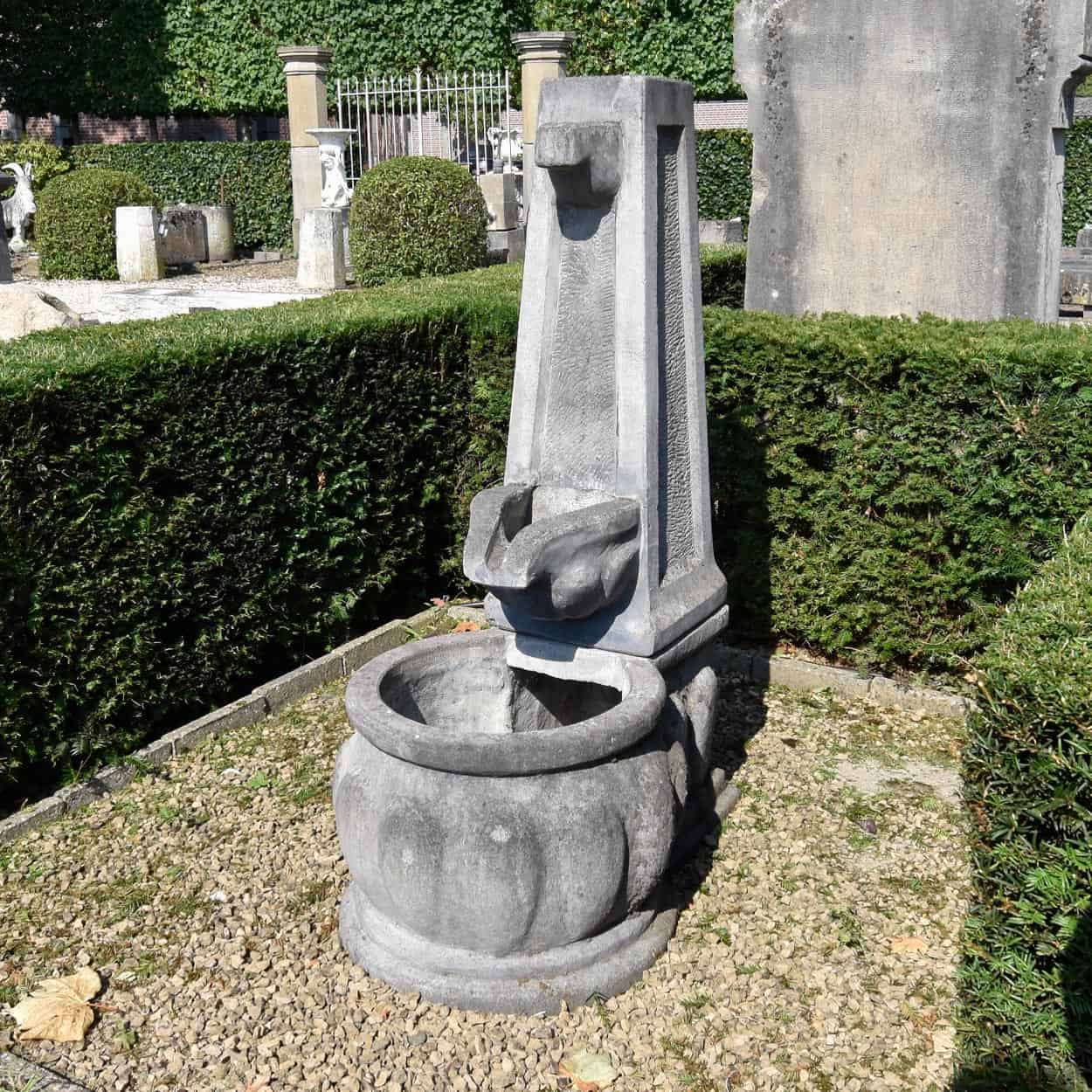 Natuurstenen-fontein