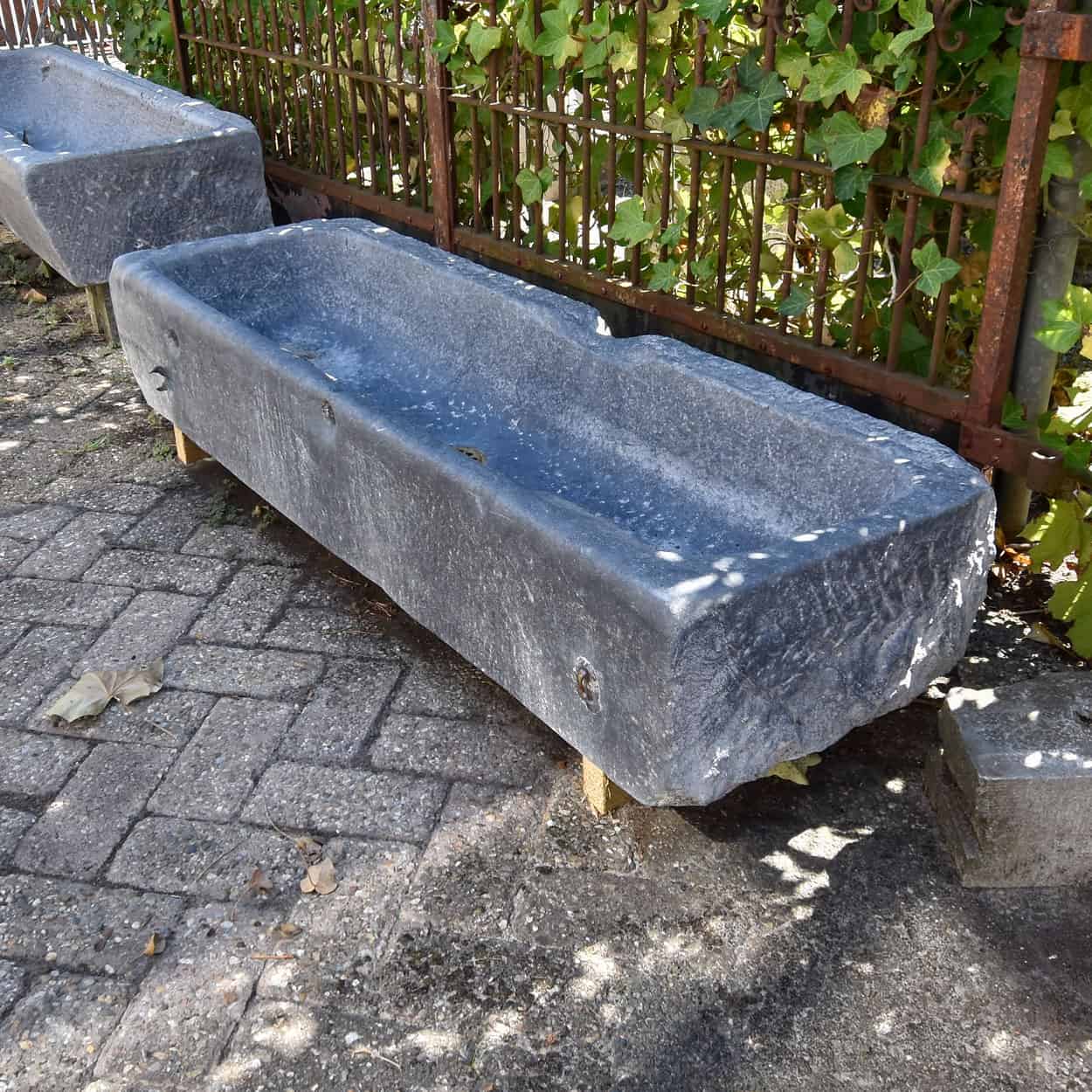 Oude-hardstenen-Trog-geborsteld