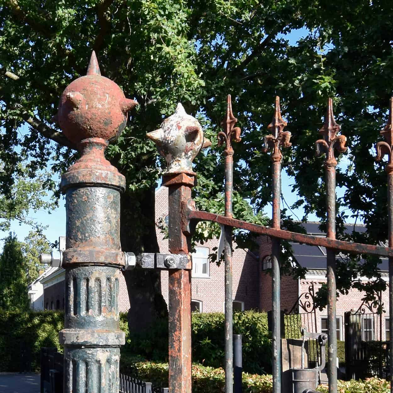 IJzeren-poort-met-palen