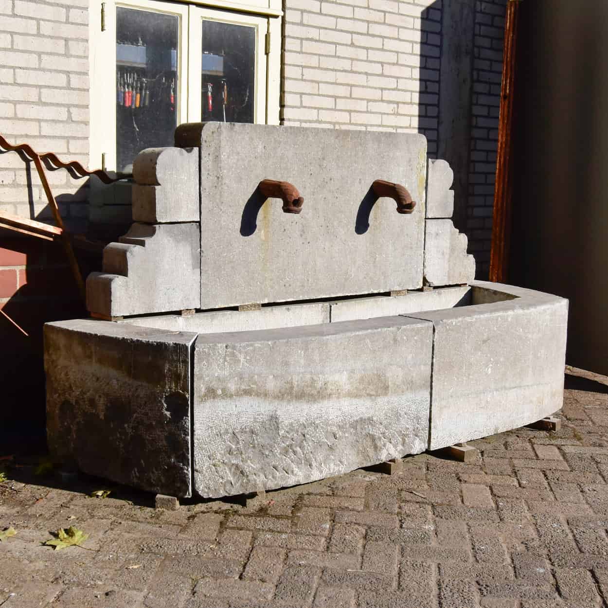 Natuurstenen-wandfontein