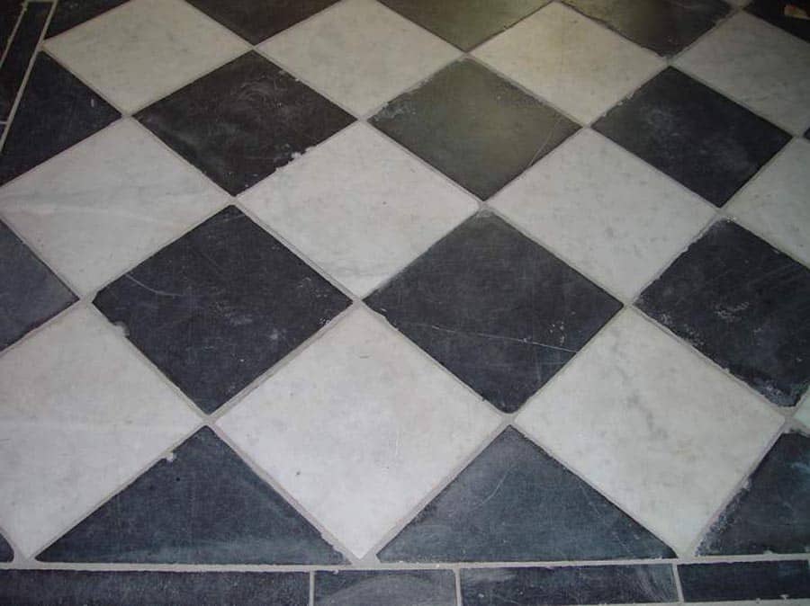 Antiek-marmer-met-Basicle-Noir-de-Mazy