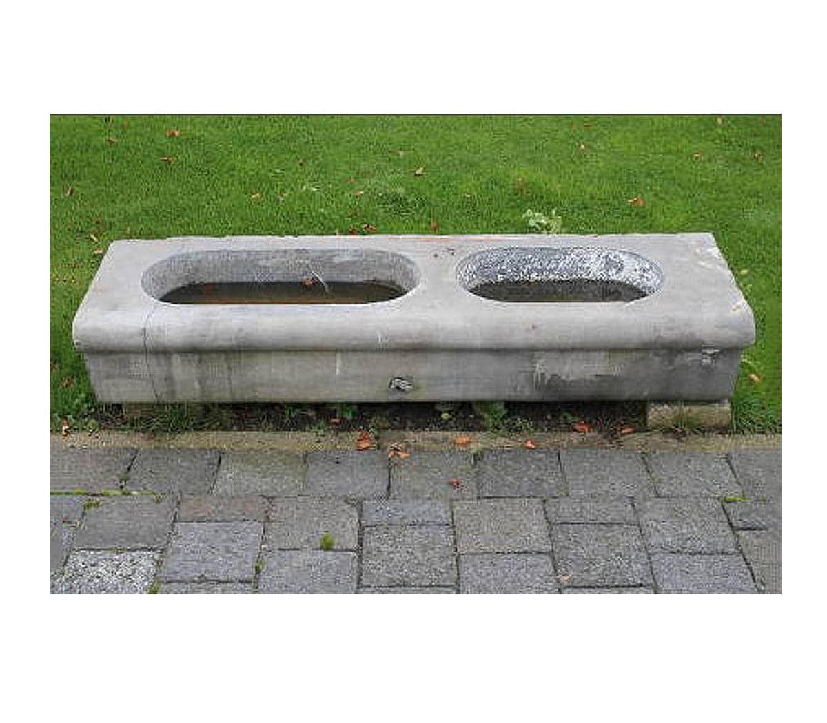 Antieke-Belgisch-hardstenen-trog