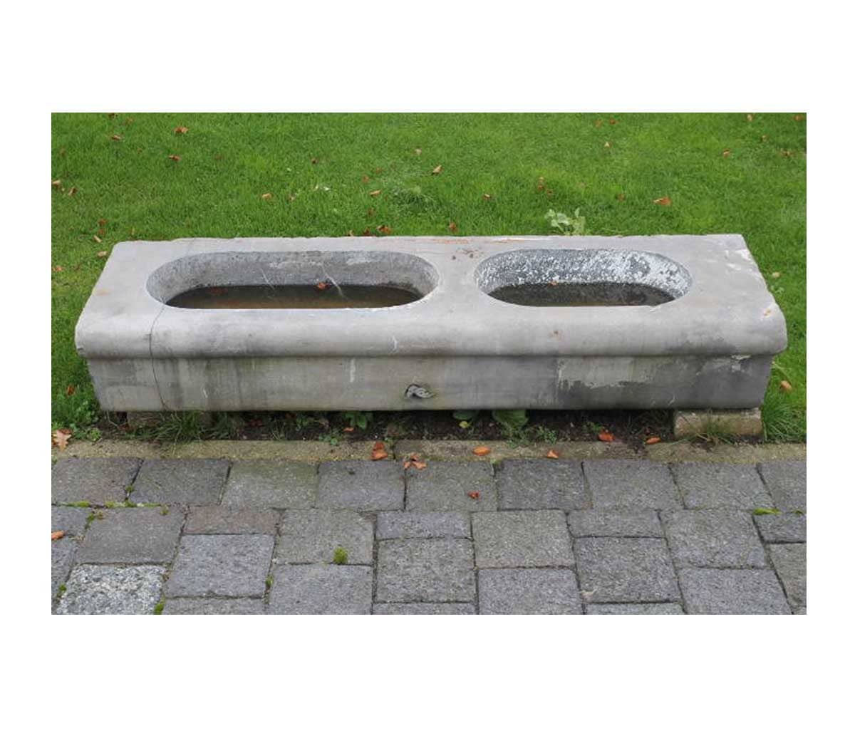 Antieke-Belgisch-hardstenen-trog