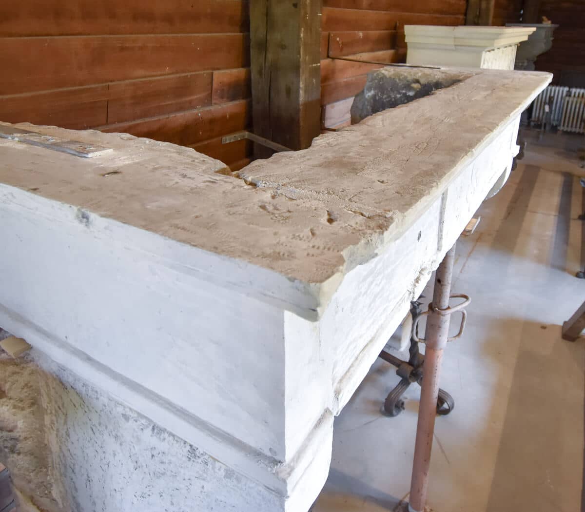 Antieke-zandstenen-ombouwschouw