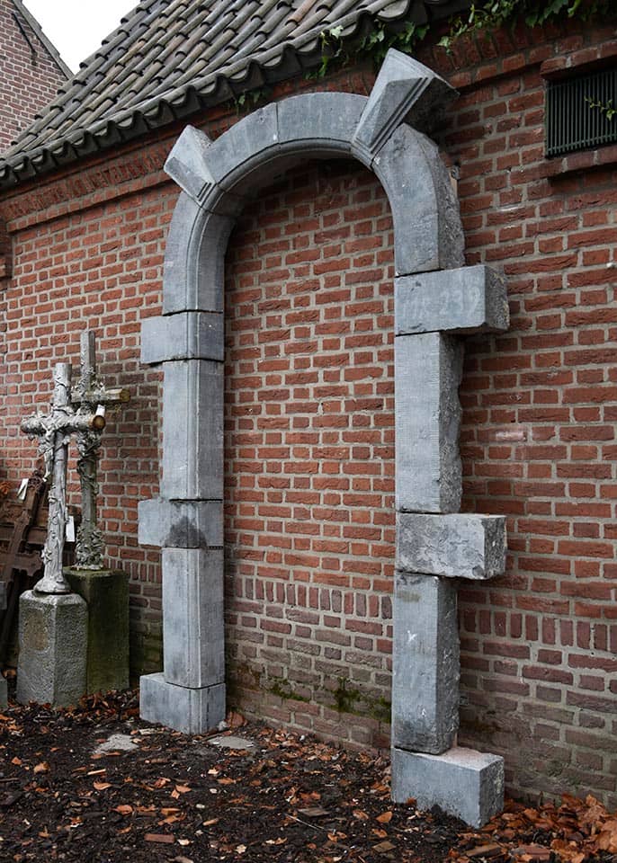Belgisch-hardstenen-portiek