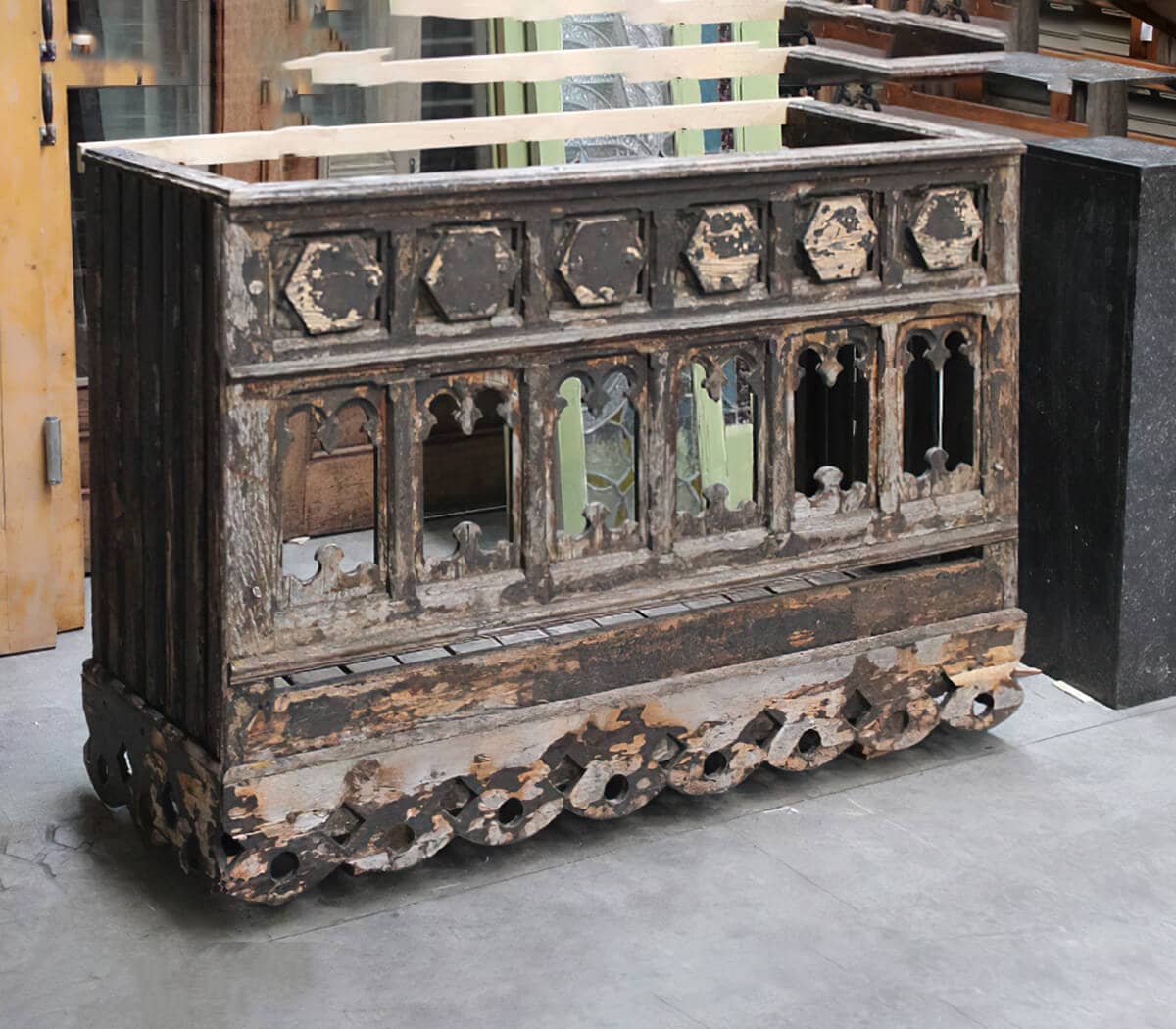 Decoratief-balkon-oud-hout