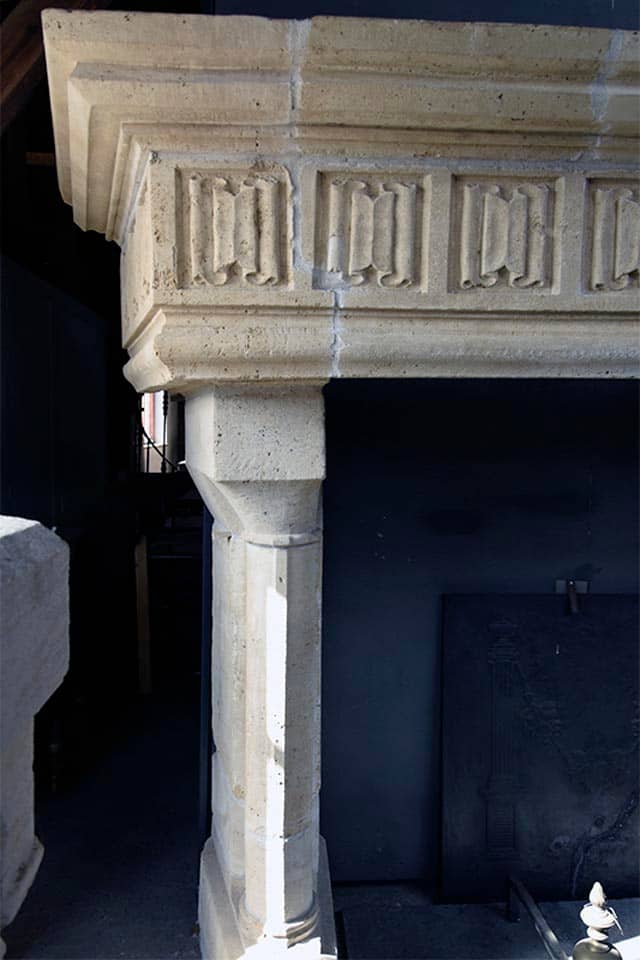 Franse-zandstenen-kasteelschouw