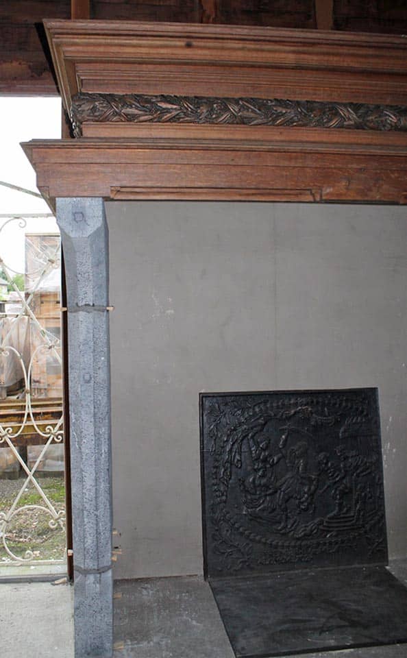 Hardstenen-schouw-met-houten-kap