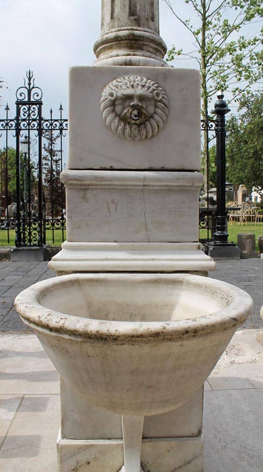 Mooie-antieke-fontein