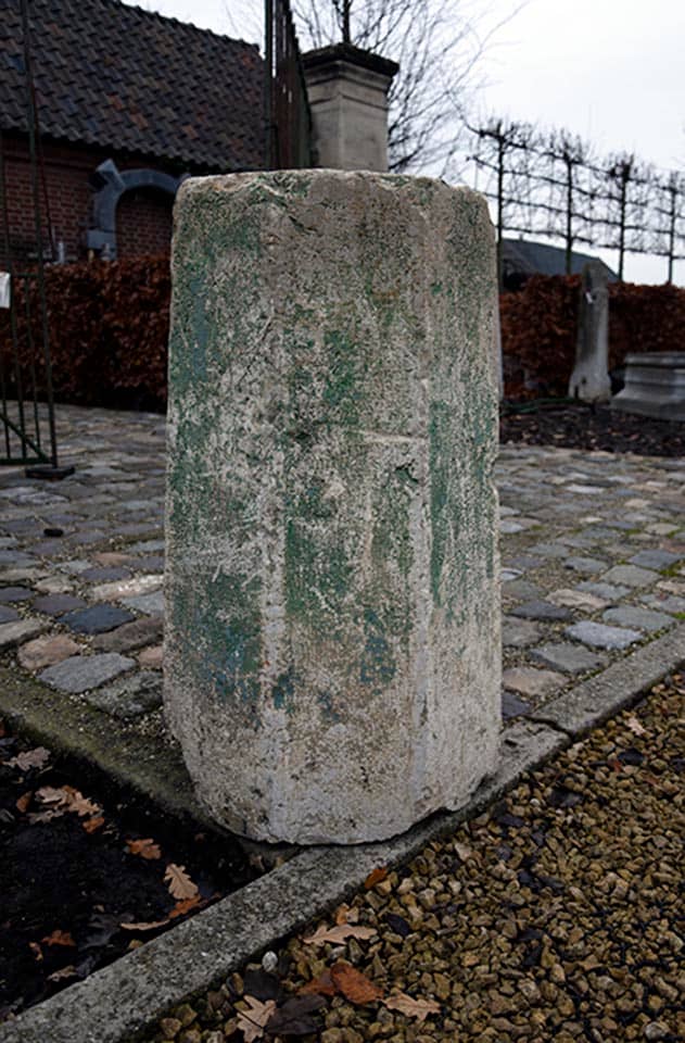 Set-antieke-zandstenen-sokkels