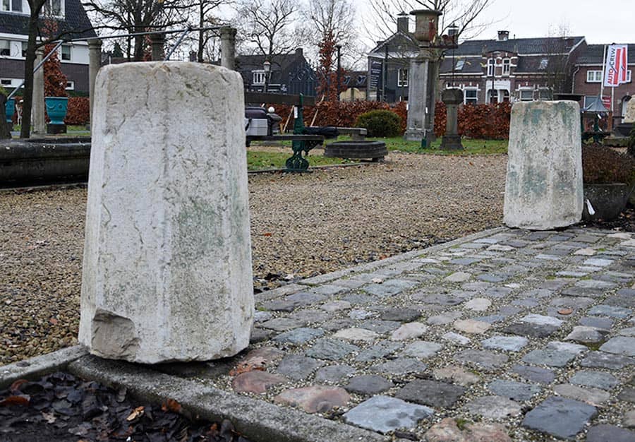 Set-antieke-zandstenen-sokkels