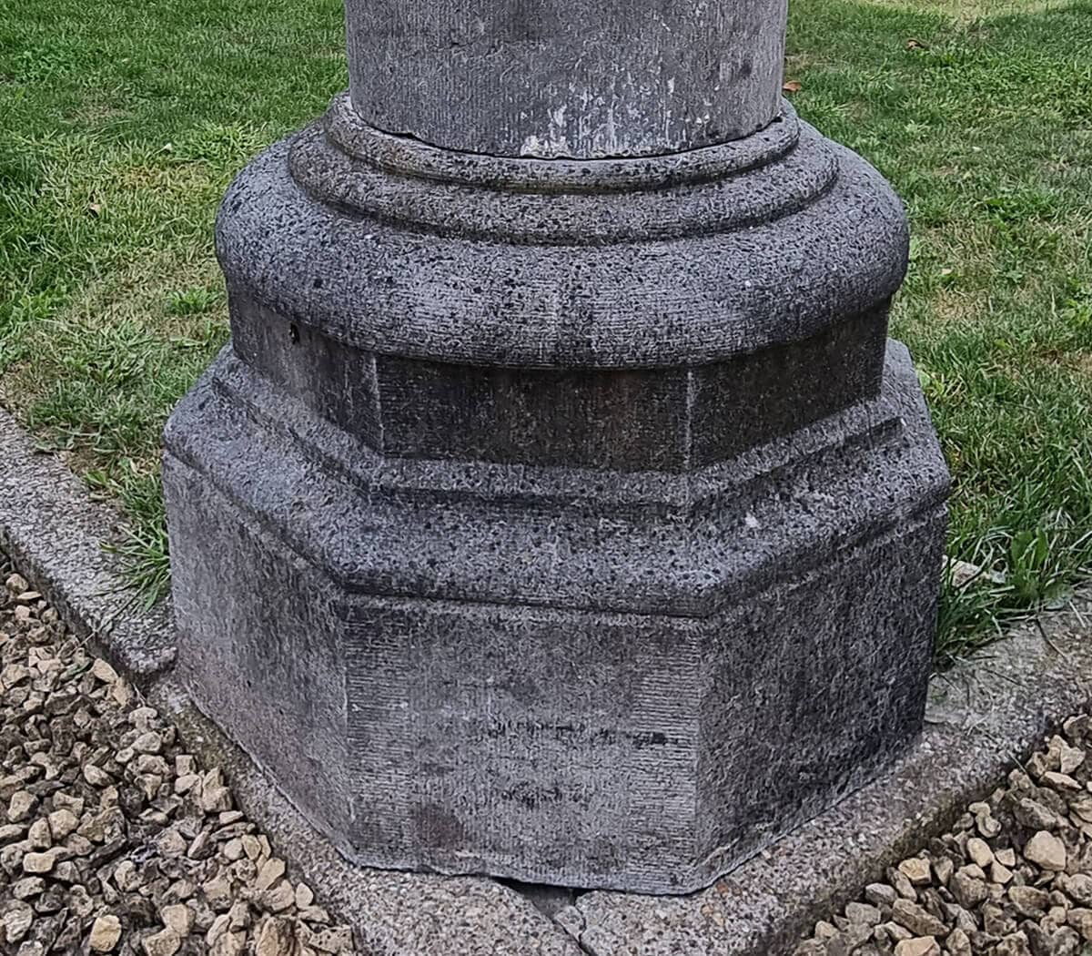 Set-van-2-arduinen-zuilen