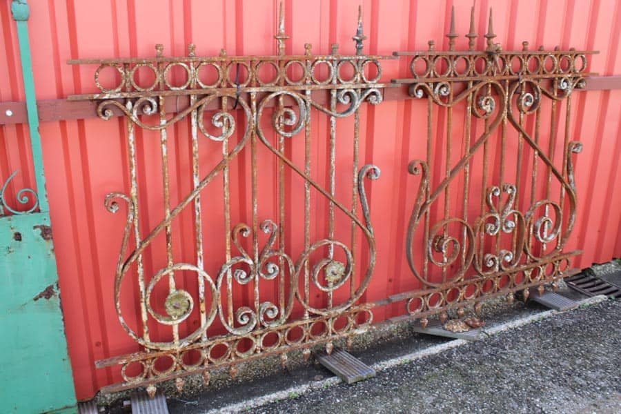 Zeer-zwaar-smeedwerk-hek