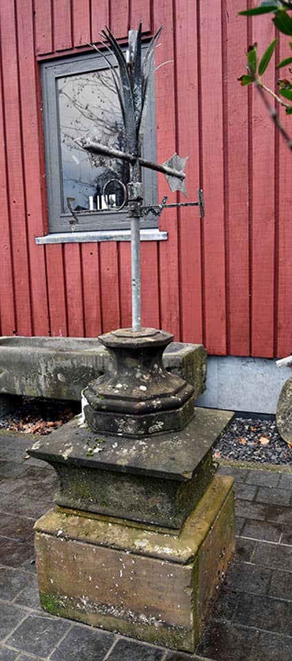 Zonnewijzer-op-sokkel