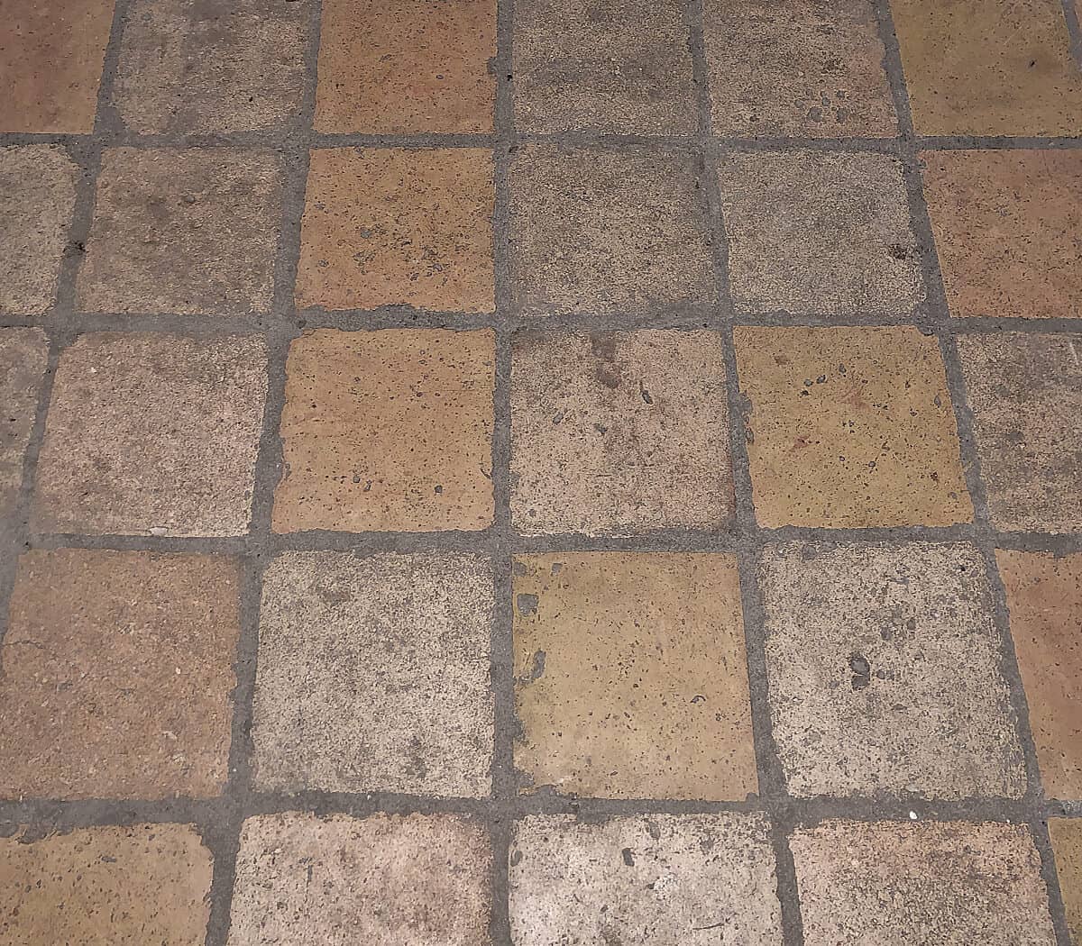 blanche-et-jaune-antieke-estriken-plavuizen