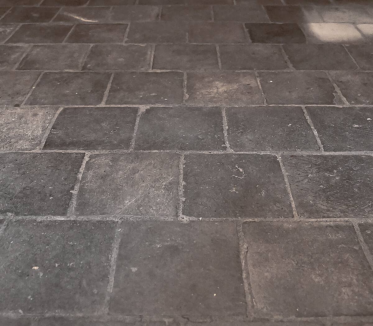 hal-met-antieke-hollandse-blauwe-plavuizen