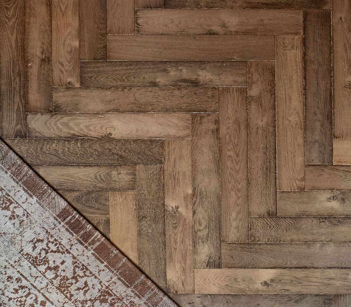 vergrijsd-eiken-visgraat-parket