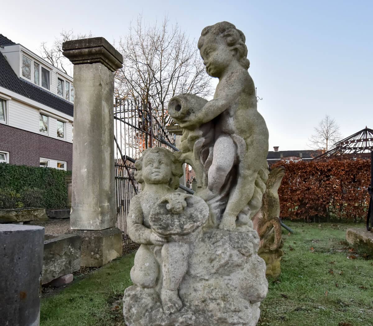 Fontein-sproeier-kinderen-met-kruik
