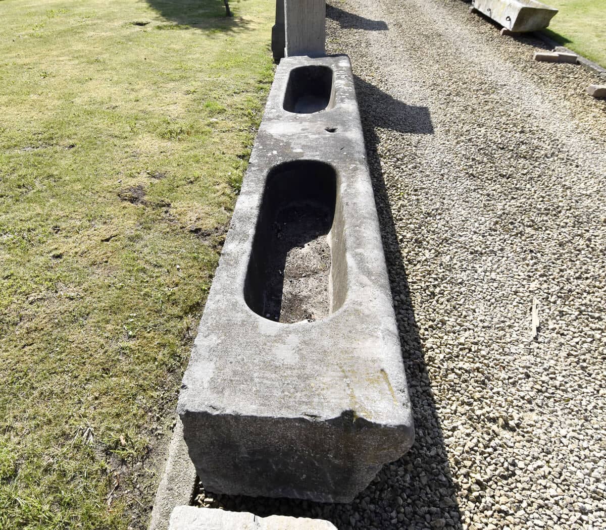 antieke-belgisch-hardstenen-trog