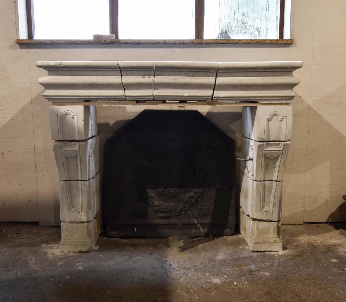 antieke-zandstenen-ombouwschouw