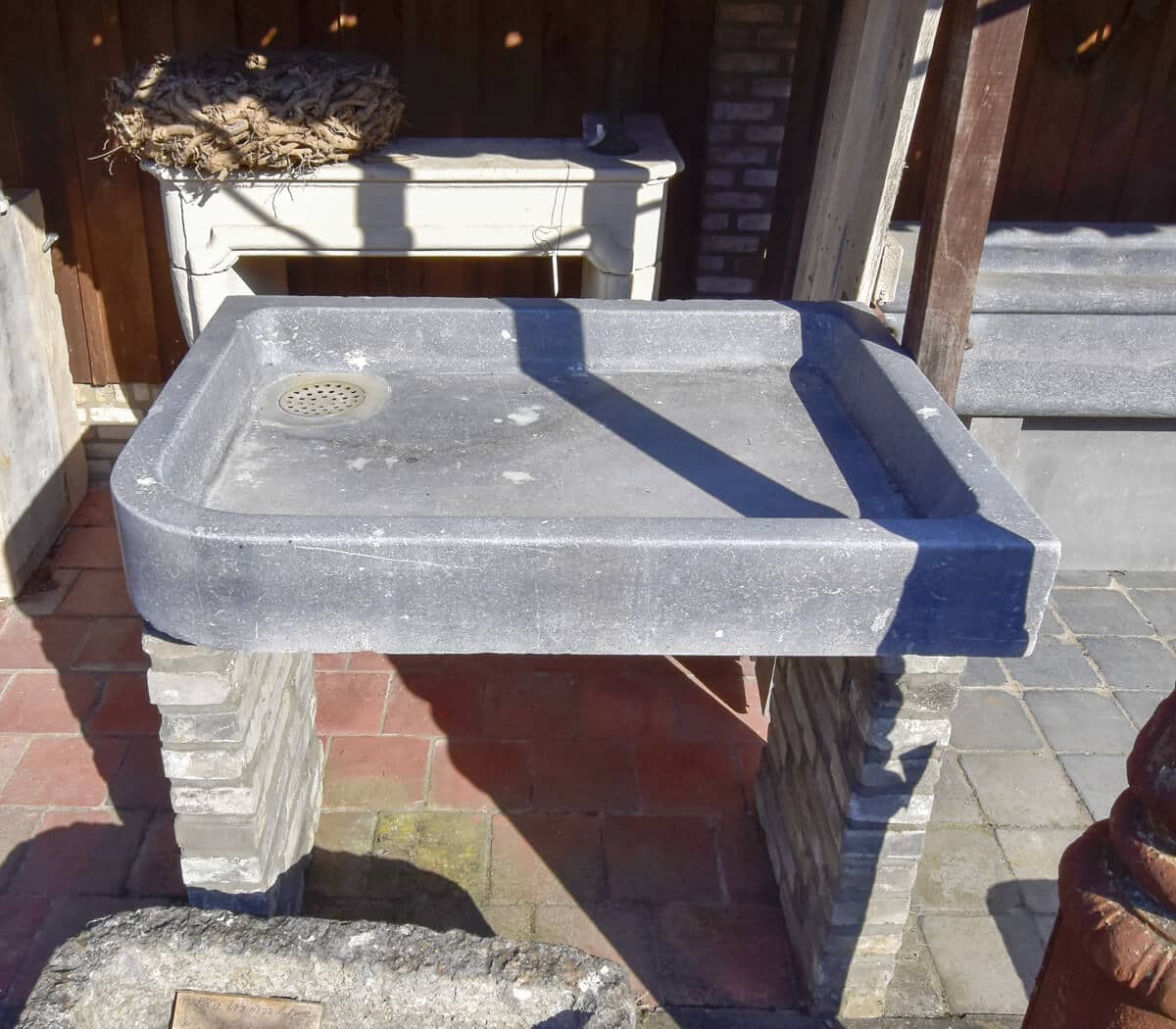 belgisch-hardstenen-wasbak-met-putje