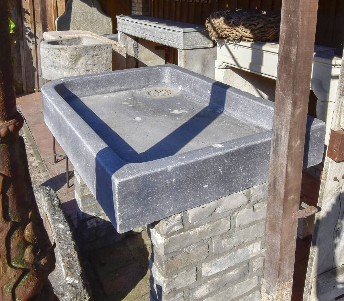 belgisch-hardstenen-wasbak-met-putje