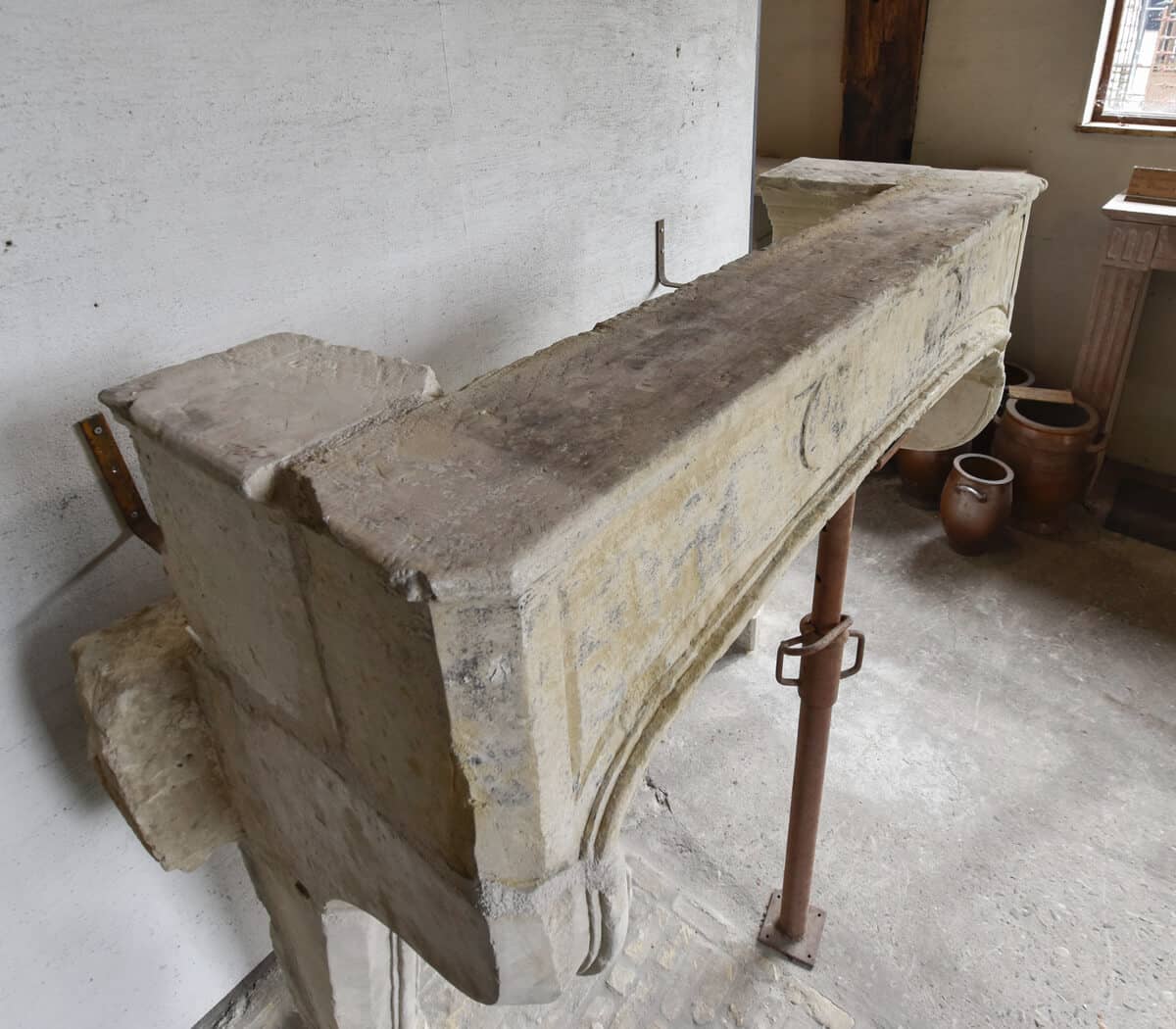 Zandstenen-ombouwschouw