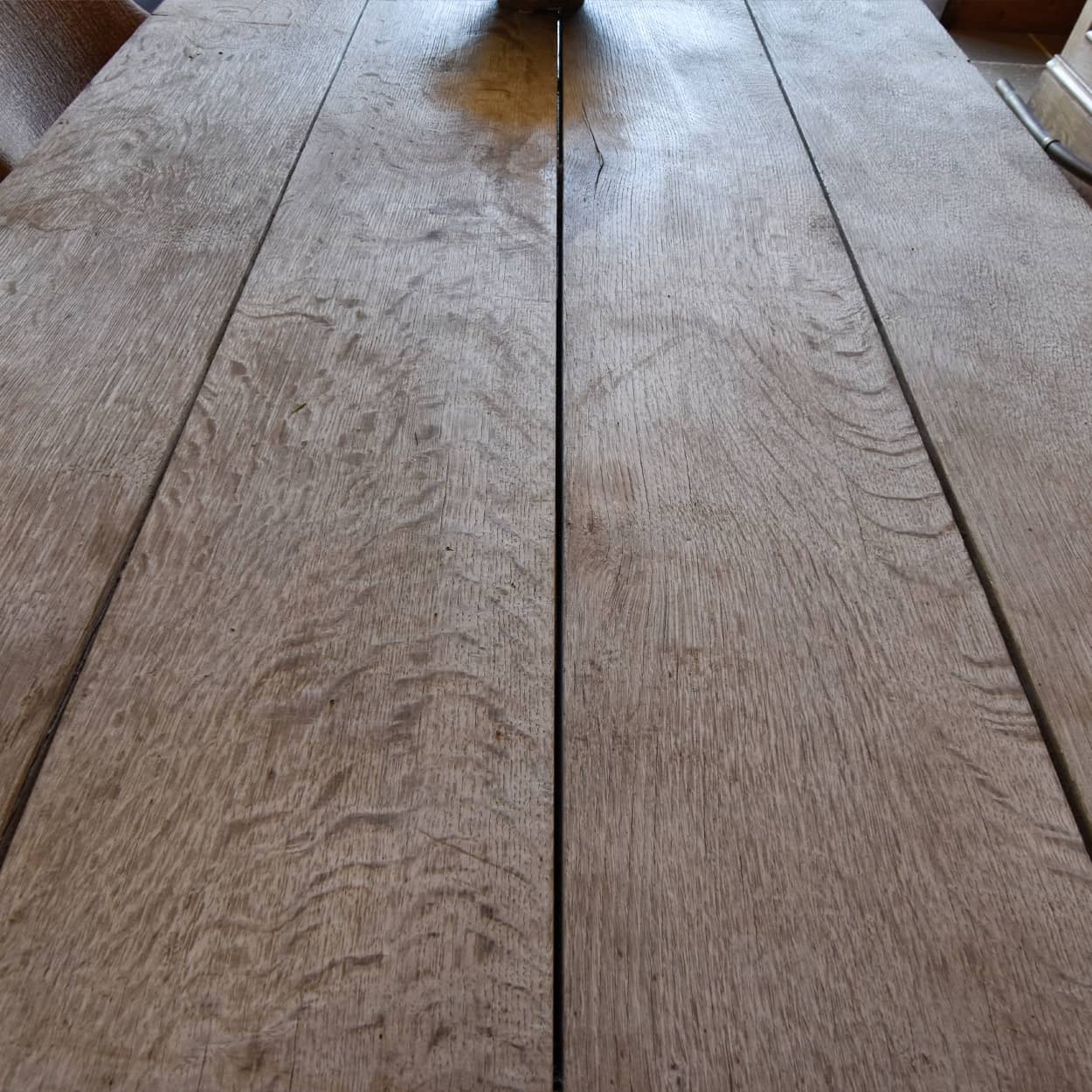 Grote-houten-Eetkamertafel