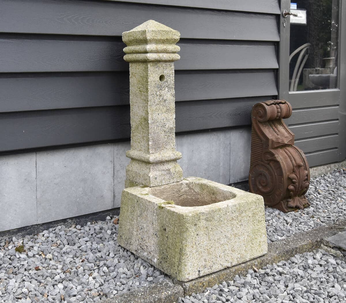 Kleine-granieten-fontein