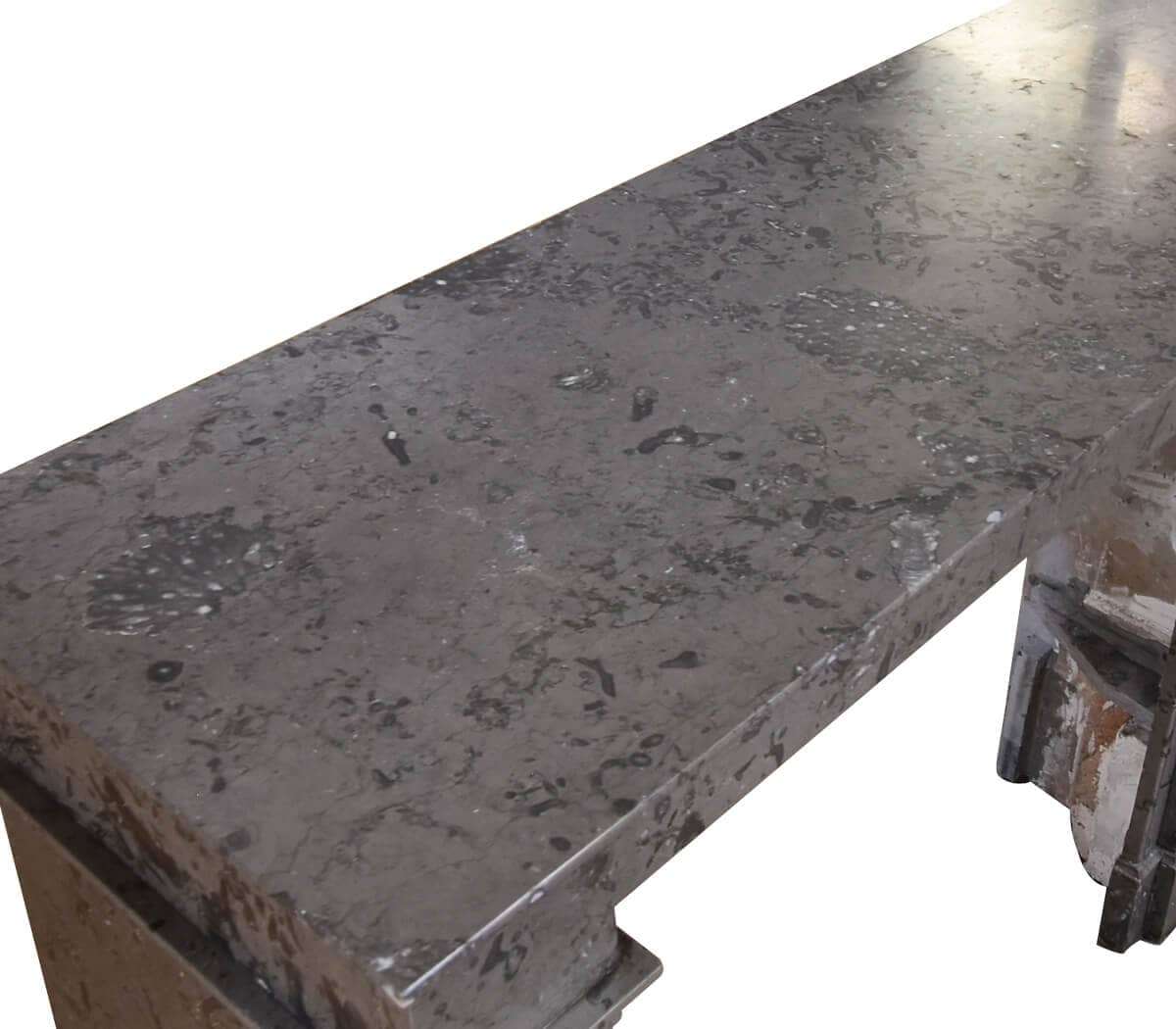 Grijs-marmeren-modillion-voorzetschouw