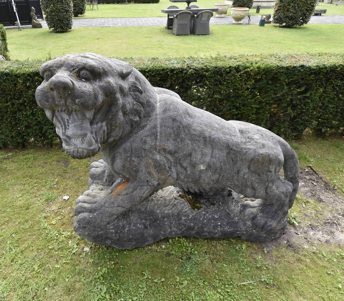 Zandstenen-leeuw