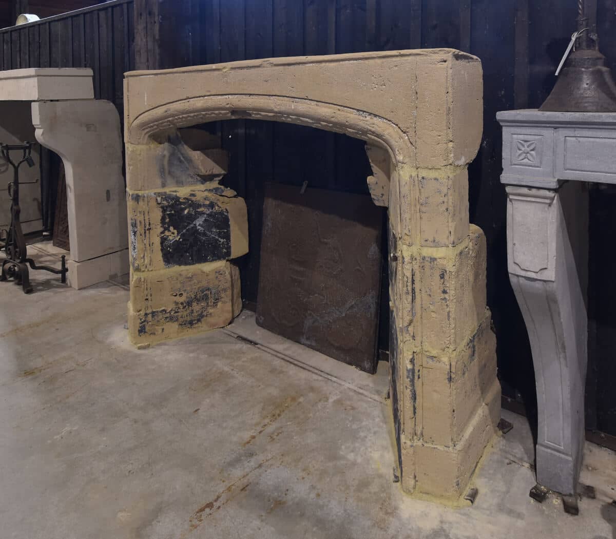 Zandstenen-voorzetschouw