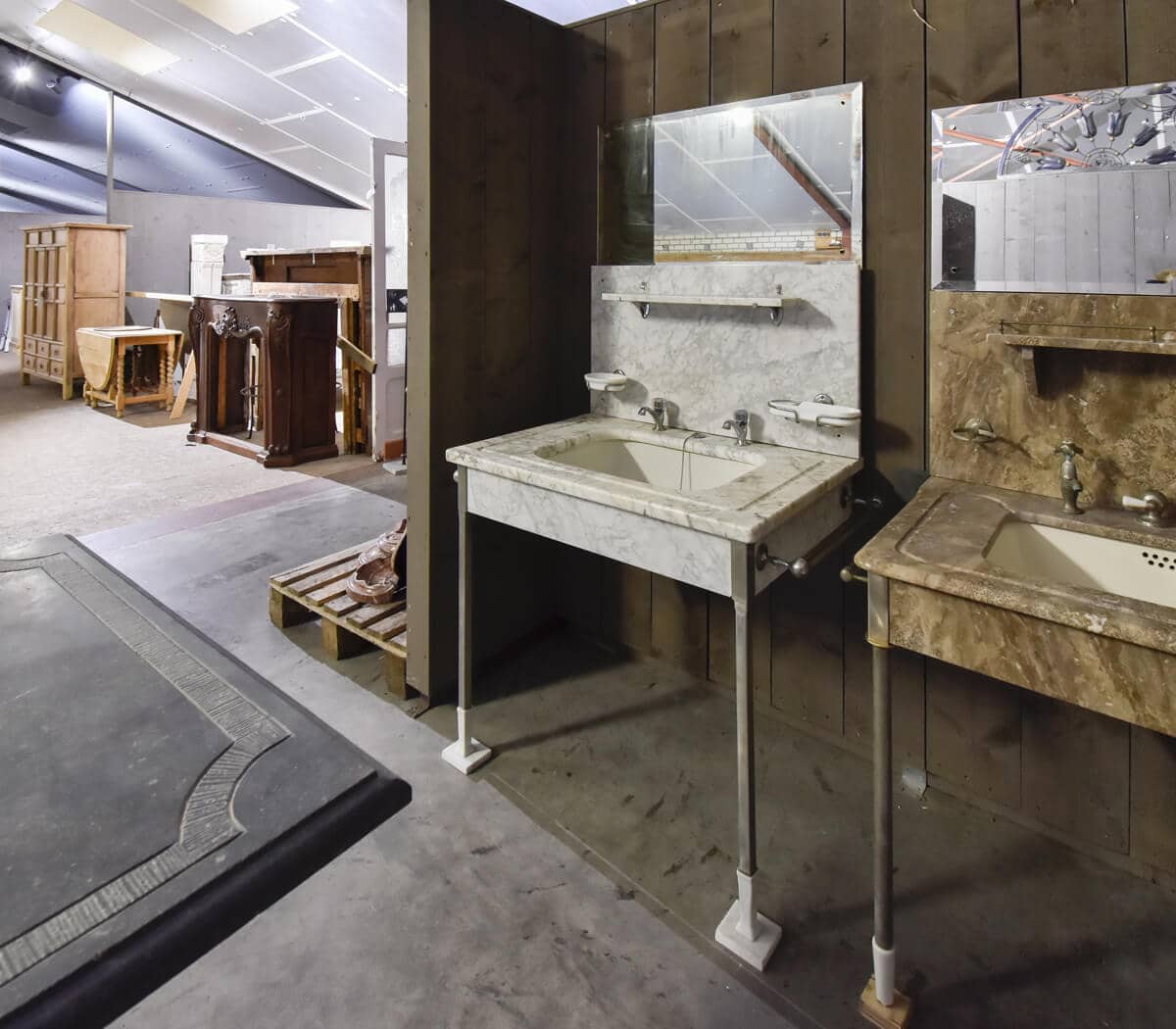 Wit-marmeren-wastafel