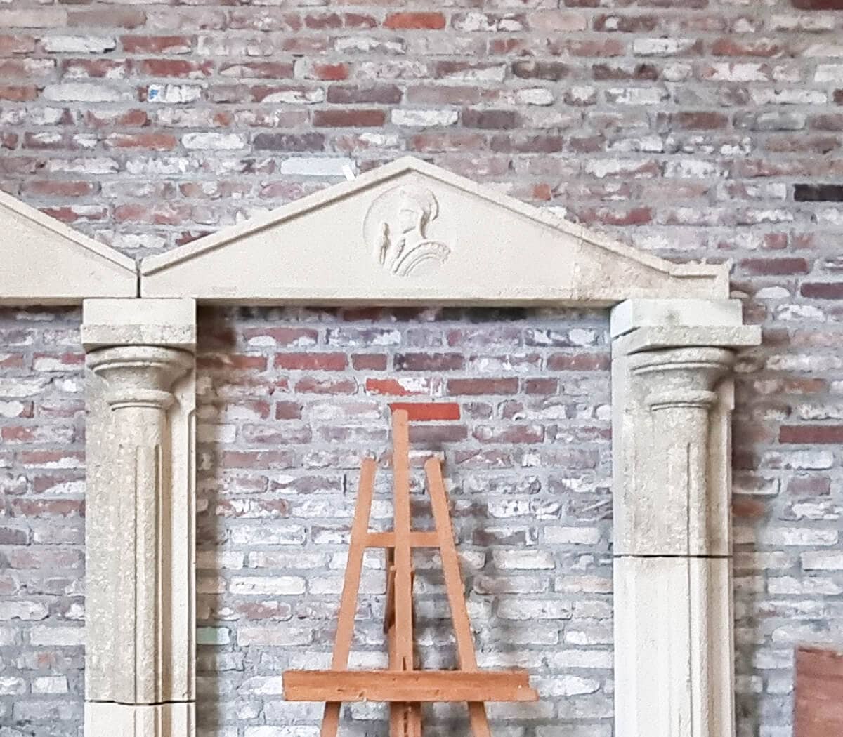 Zandstenen-dubbele-Portiek