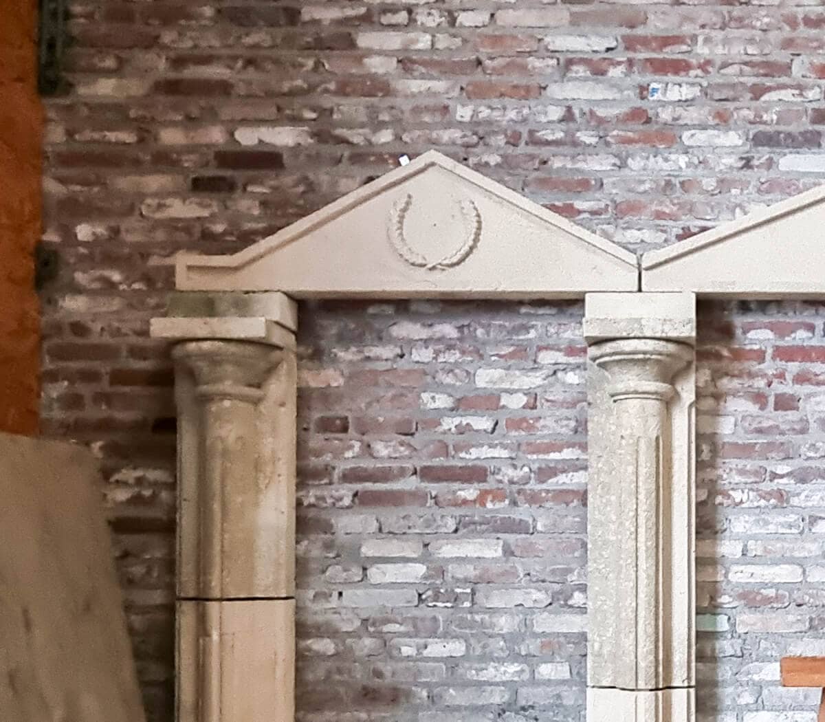 Zandstenen-dubbele-Portiek